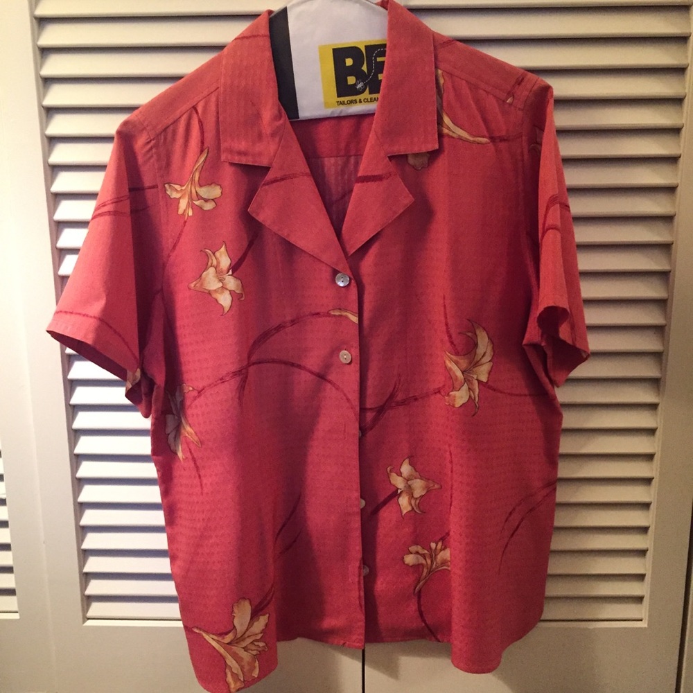 Tommy Bahama women’s five button camp shirt